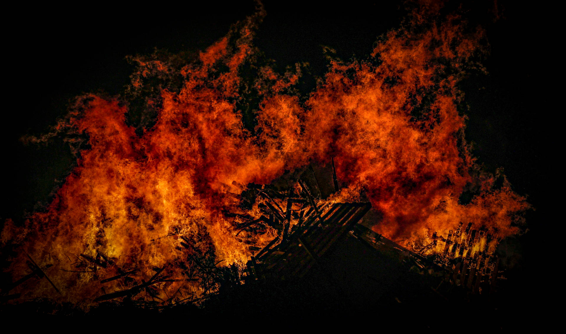 5184X3063 Fire Wallpaper and Background