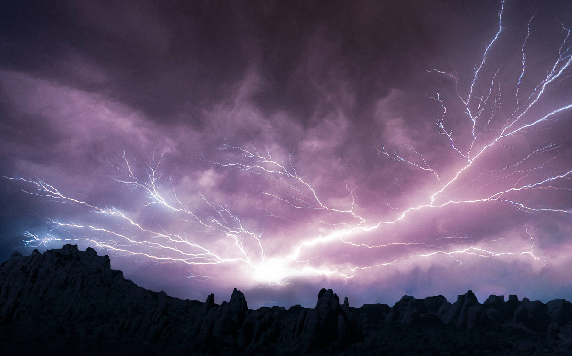 7392X4602 Lightning Wallpaper and Background