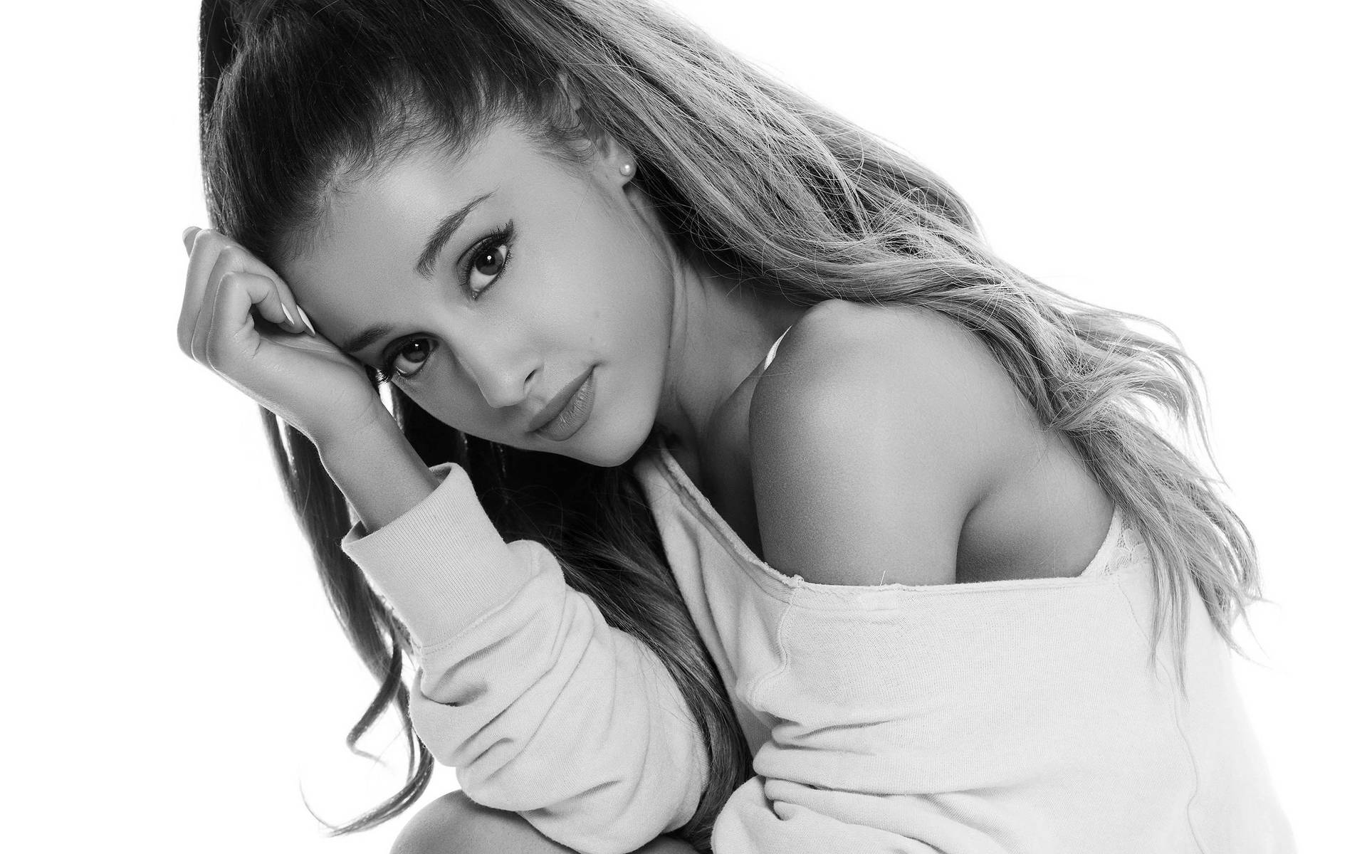 2880X1800 Ariana Grande Wallpaper and Background