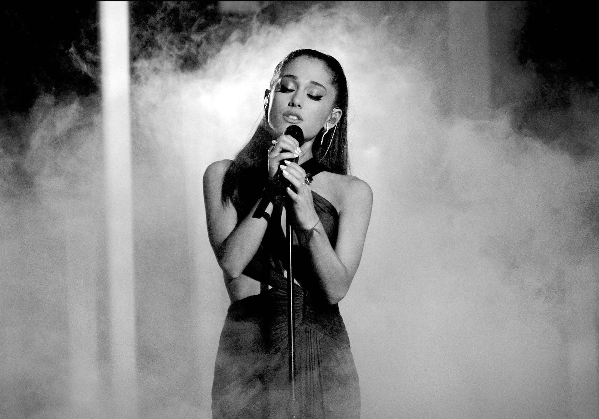 Ariana Grande 3000X2097 Wallpaper and Background Image