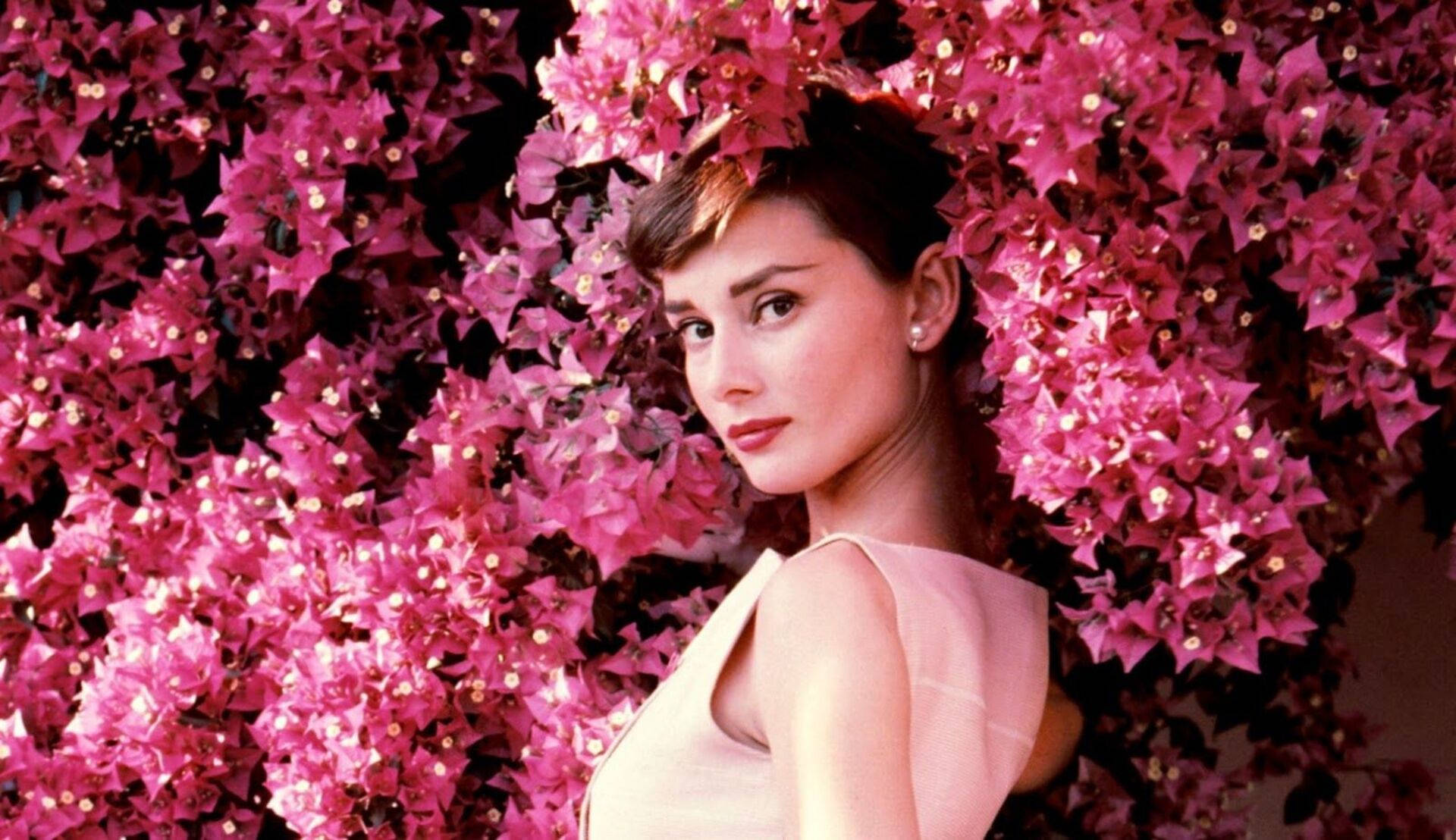 Audrey Hepburn 1920X1108 Wallpaper and Background Image