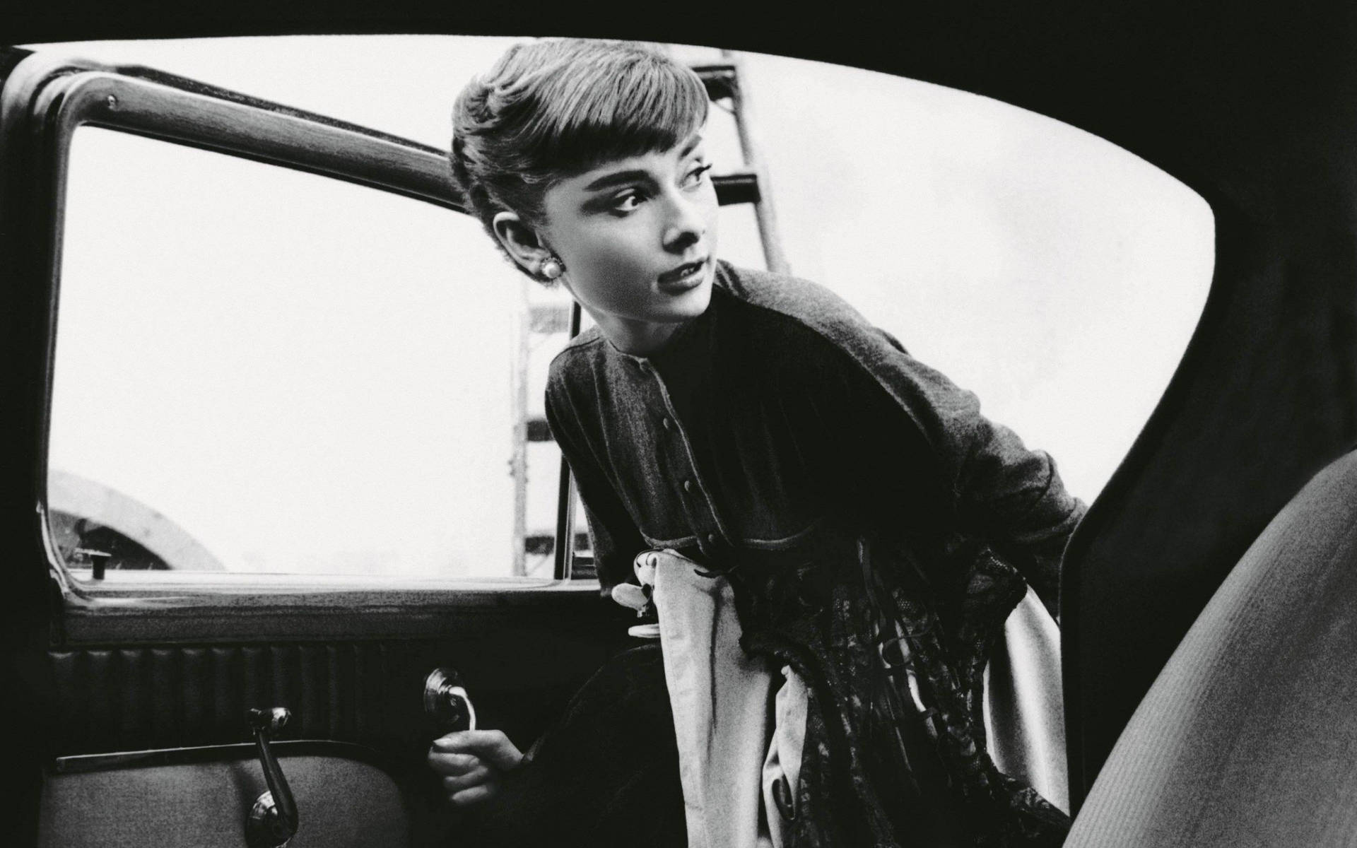 Audrey Hepburn 2560X1600 Wallpaper and Background Image