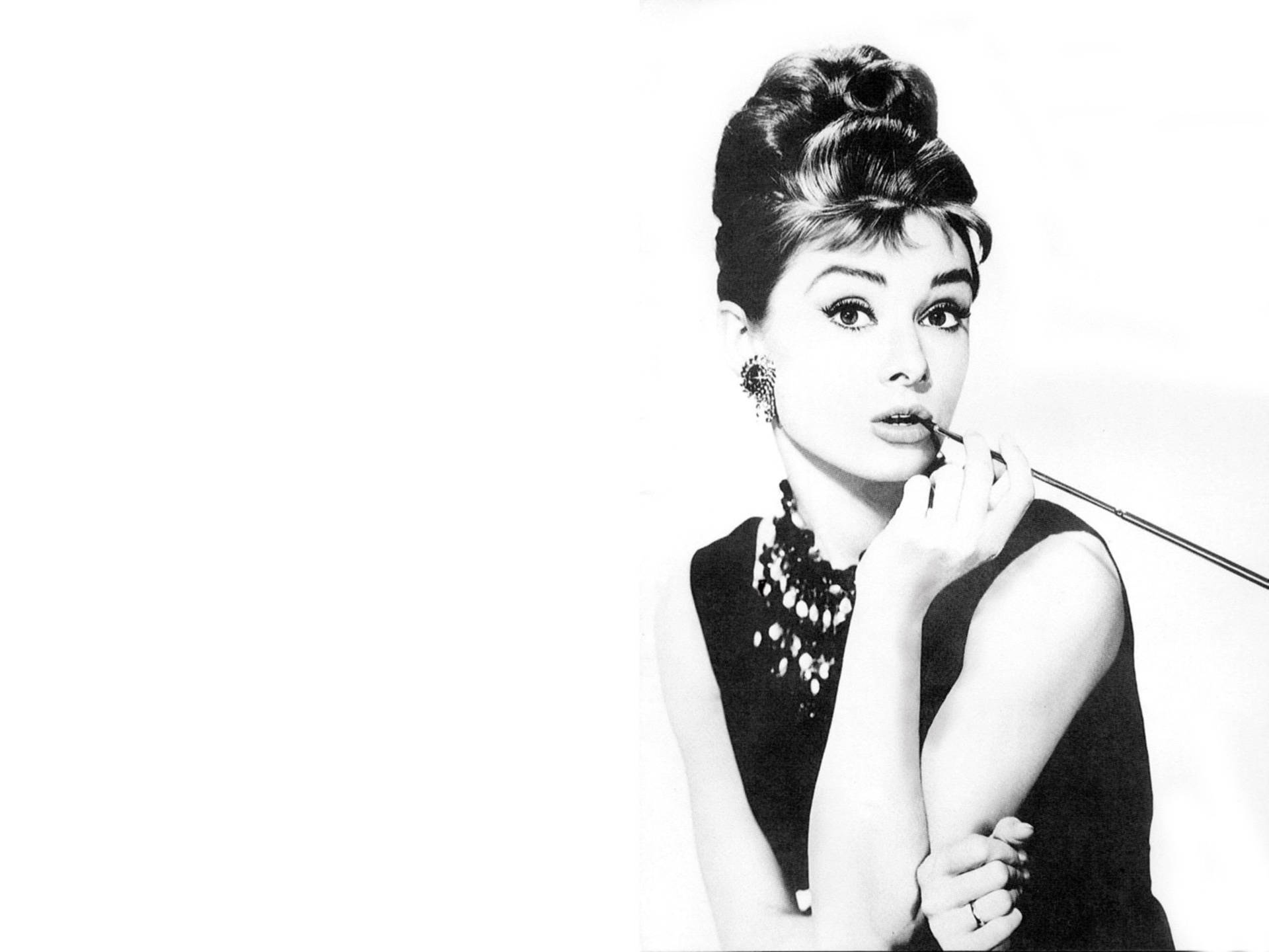 Audrey Hepburn 2560X1920 Wallpaper and Background Image