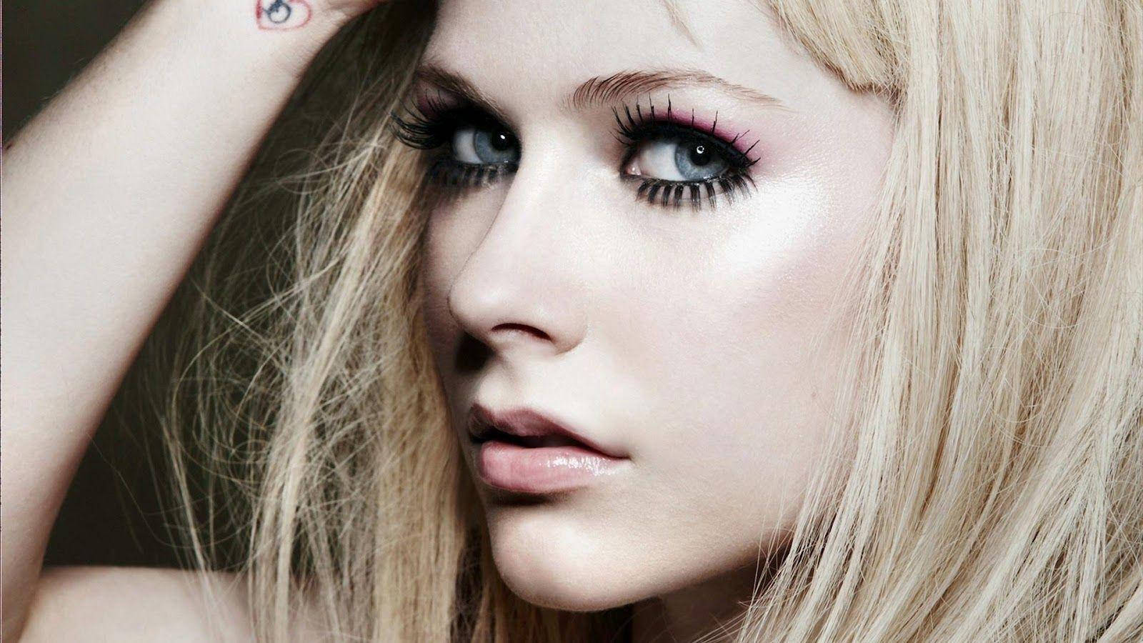1600X900 Avril Lavigne Wallpaper and Background