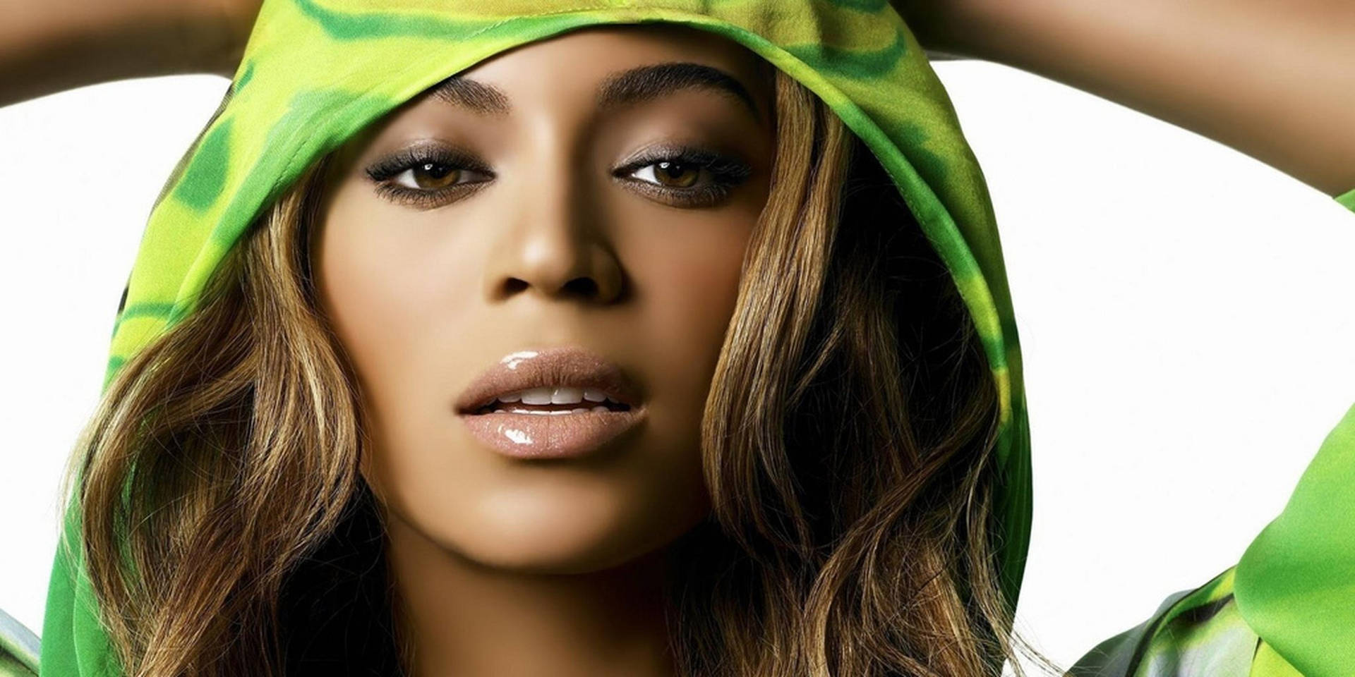 Beyonce 2048X1024 wallpaper