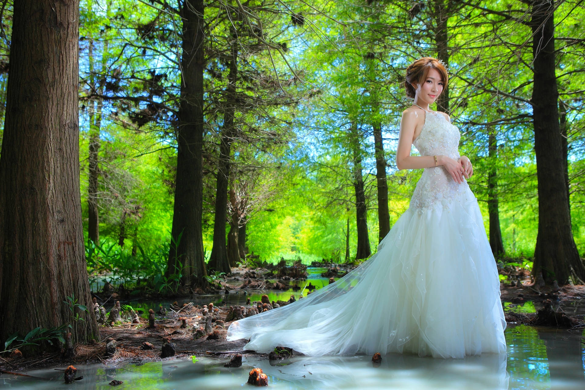 2400X1600 Bride Wallpaper and Background