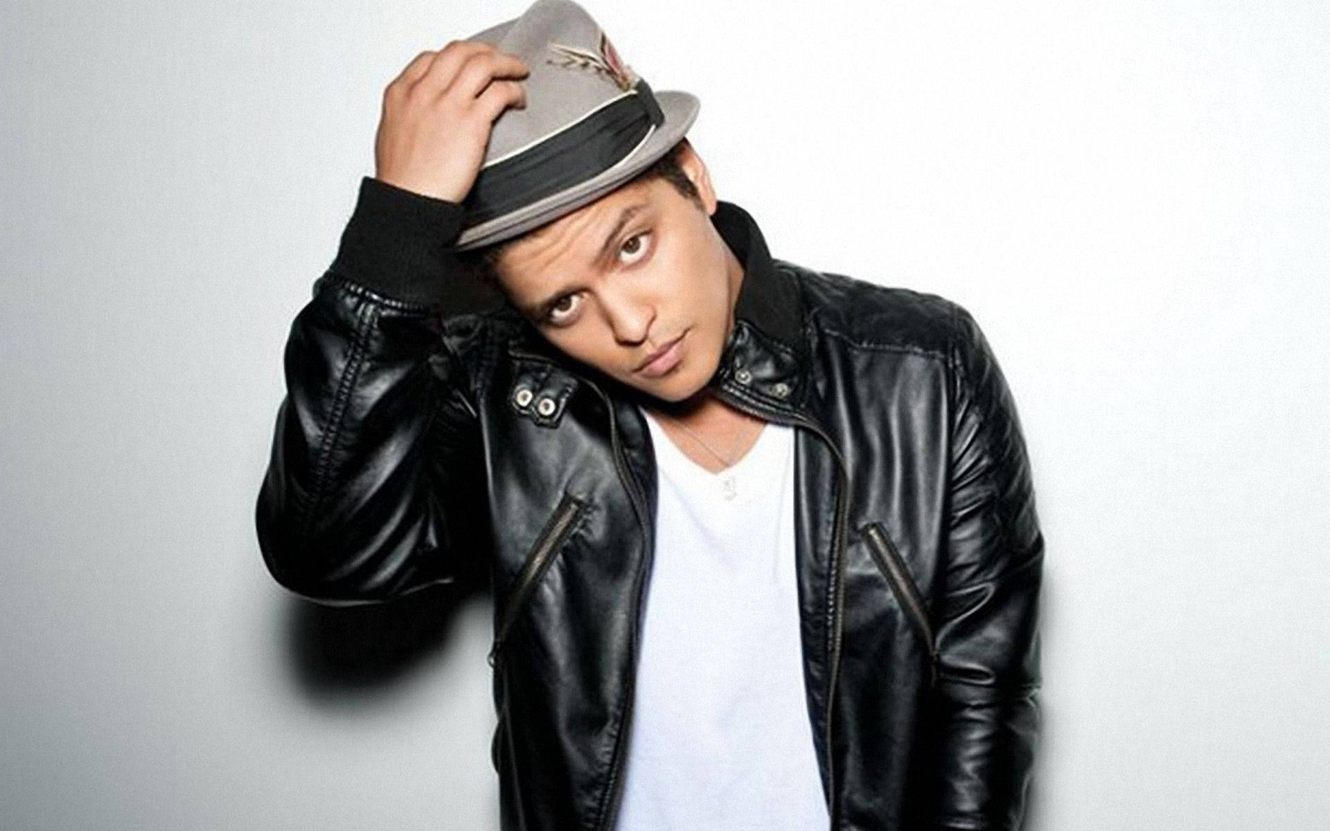 Bruno Mars 1920X1200 Wallpaper and Background Image
