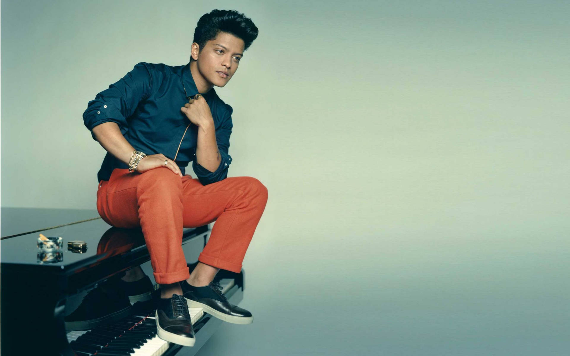 2500X1562 Bruno Mars Wallpaper and Background