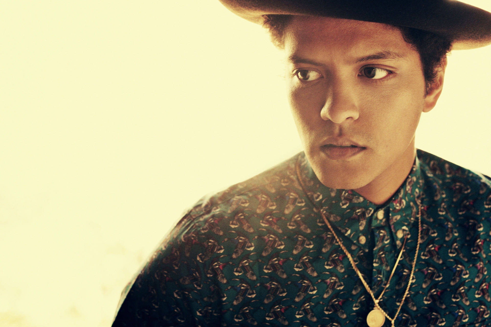Bruno Mars 3840X2560 Wallpaper and Background Image