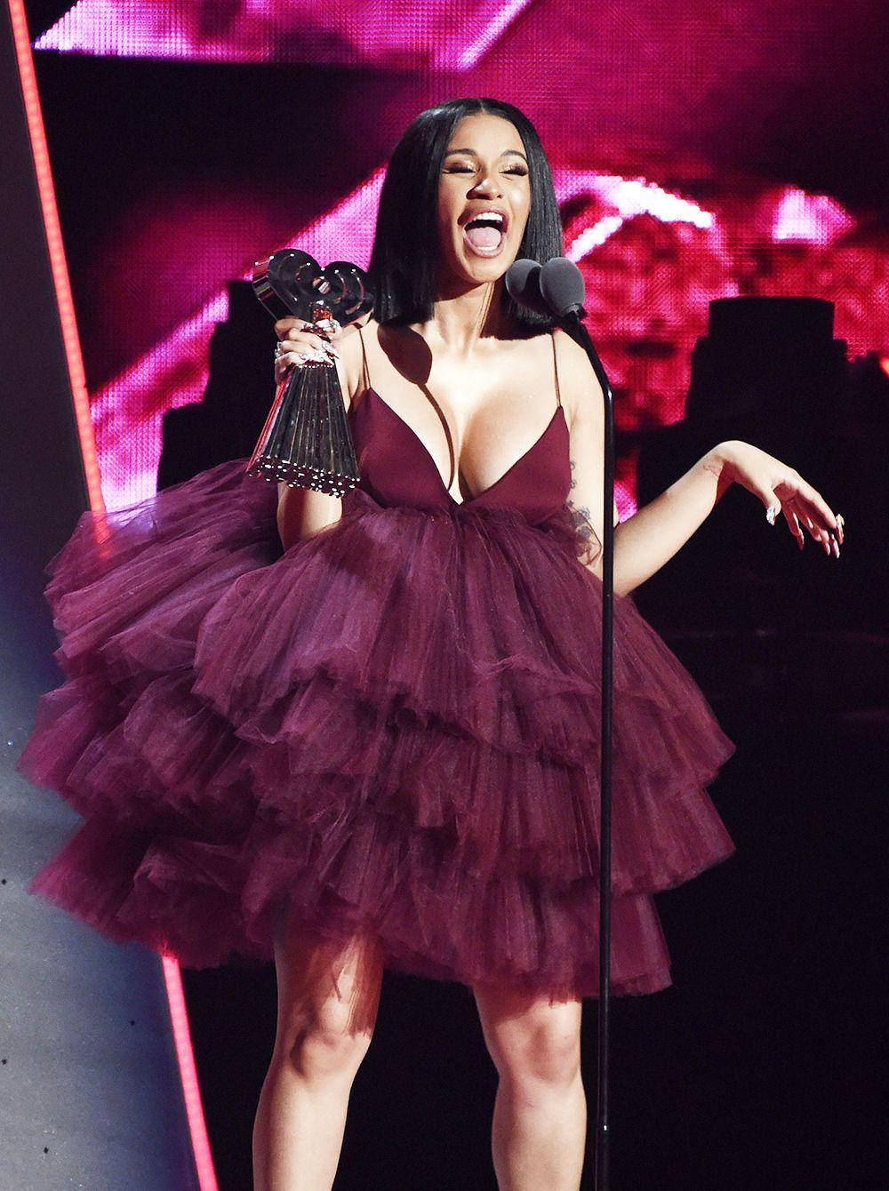 1000X1340 Cardi B Wallpaper and Background