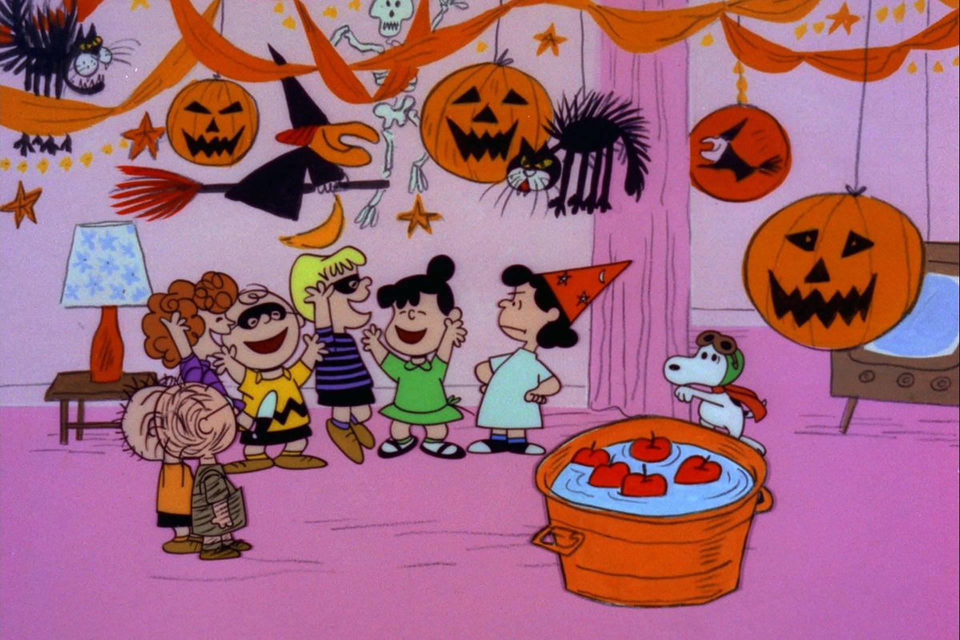 2088X1392 Charlie Brown Halloween Wallpaper and Background