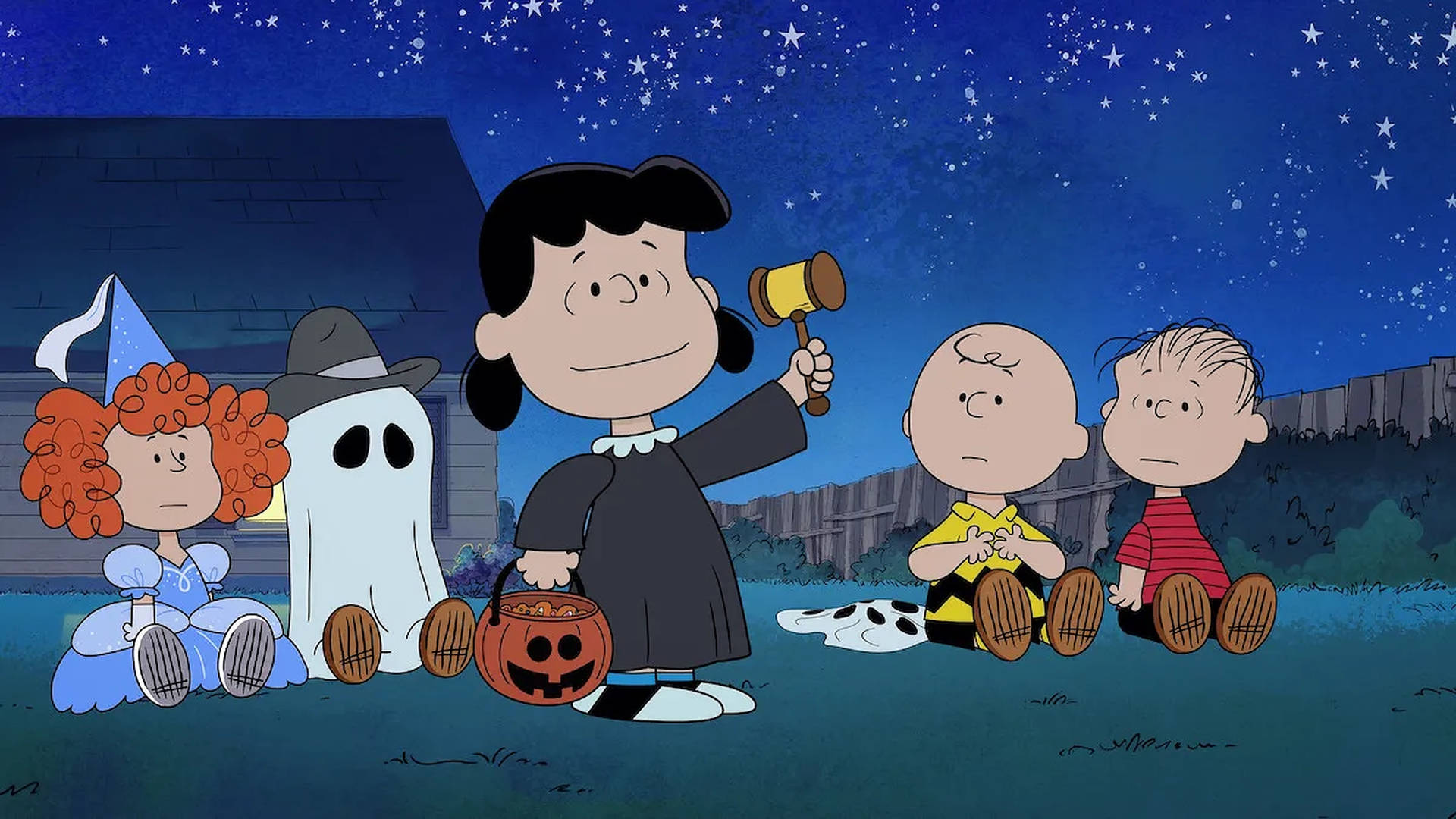 2400X1350 Charlie Brown Halloween Wallpaper and Background