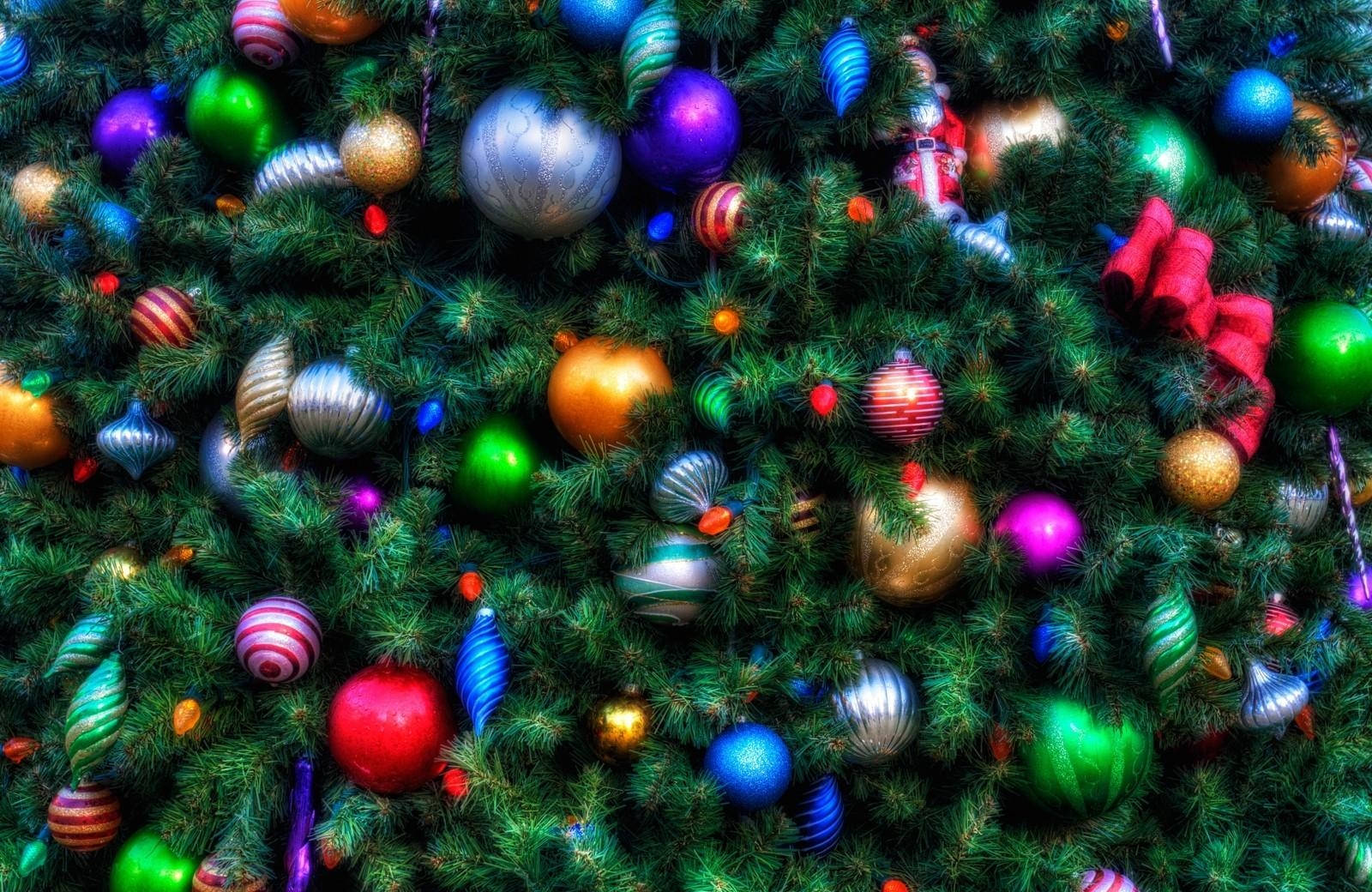 1600X1040 Christmas Tree Wallpaper and Background