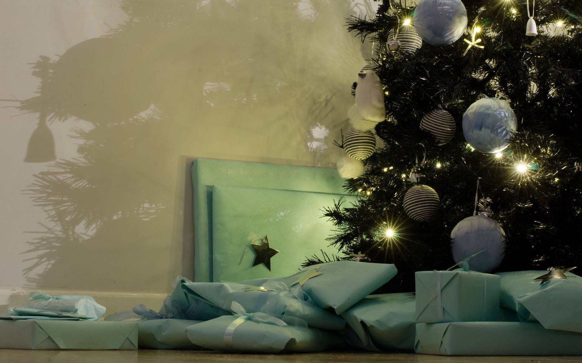 Christmas Tree 2560X1600 wallpaper