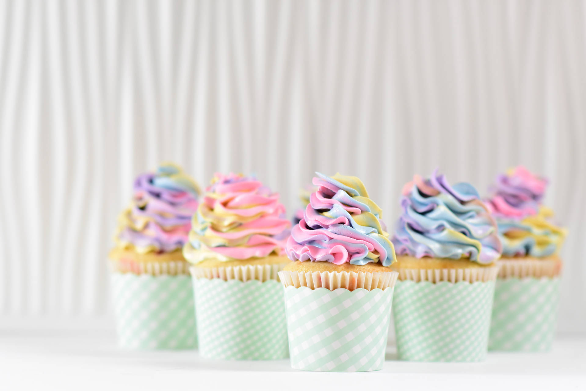 5999X3999 Cupcake Wallpaper and Background