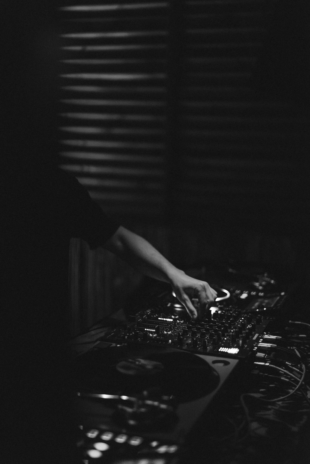 4016X6016 Dj Wallpaper and Background