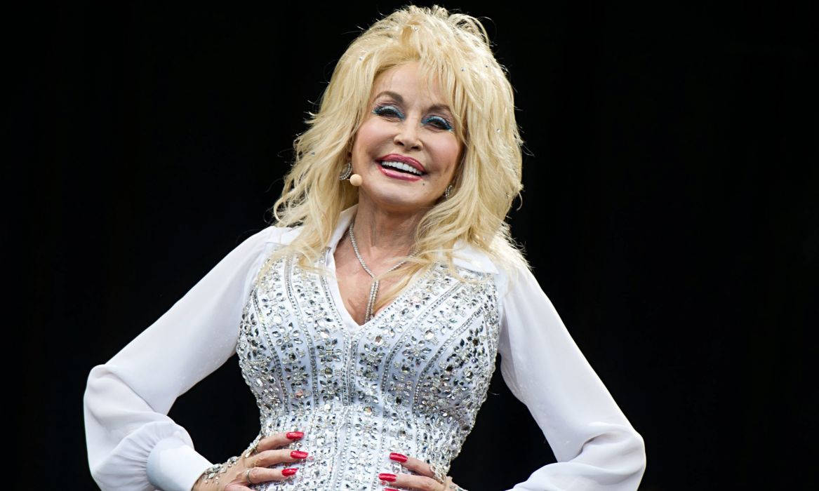 1167X700 Dolly Parton Wallpaper and Background