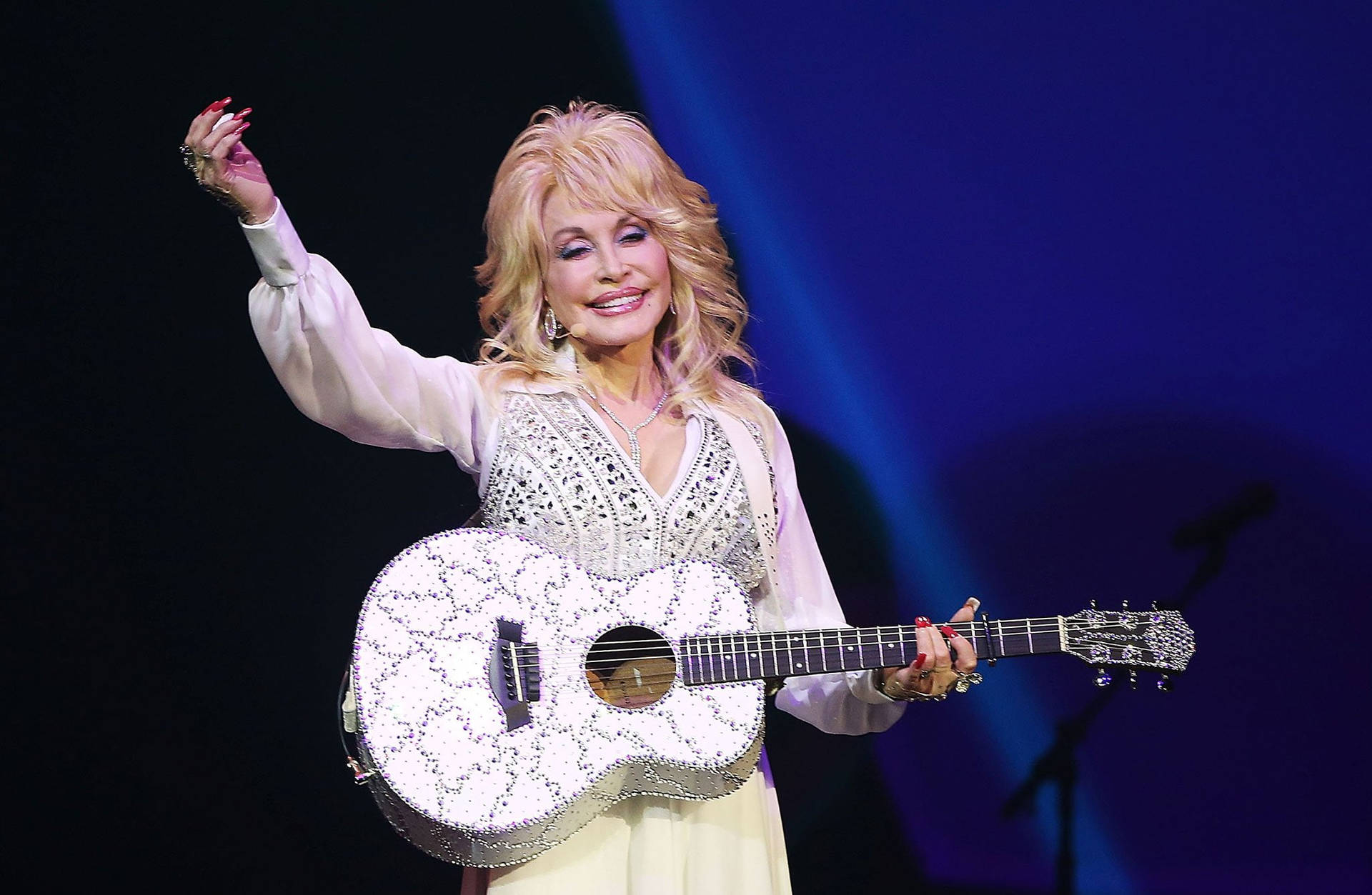2048X1337 Dolly Parton Wallpaper and Background