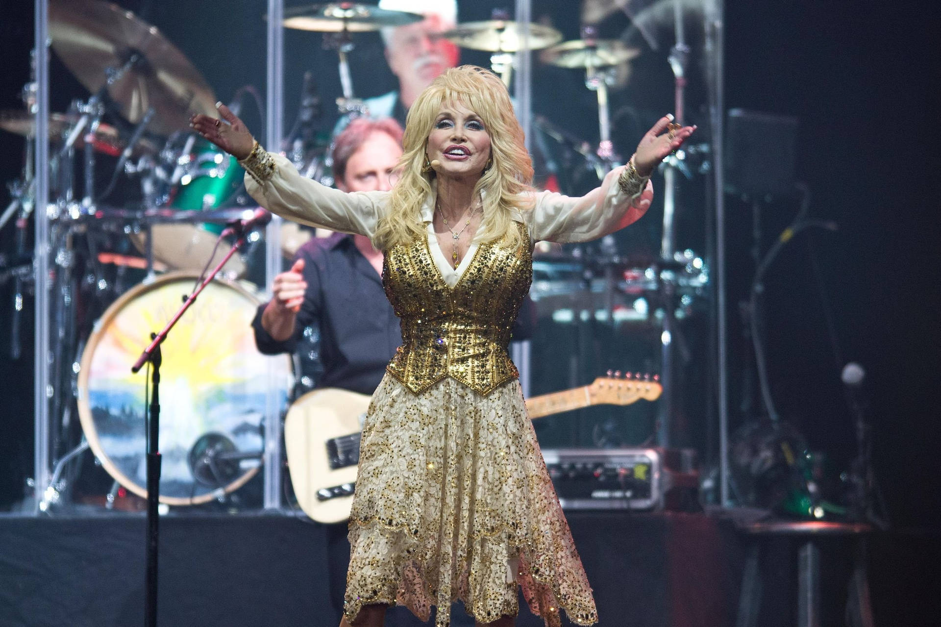 2197X1463 Dolly Parton Wallpaper and Background