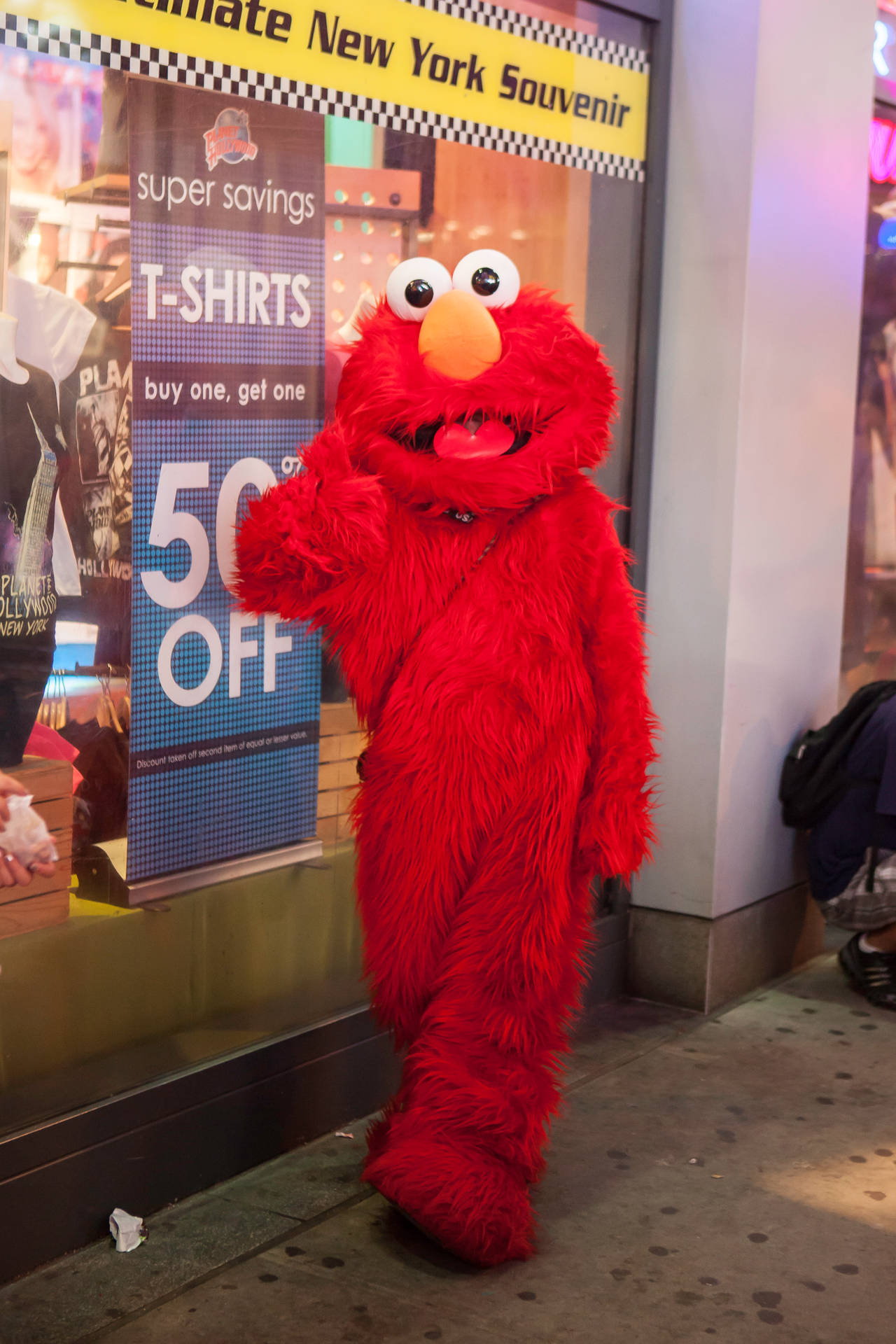 Elmo 3162X4743 Wallpaper and Background Image