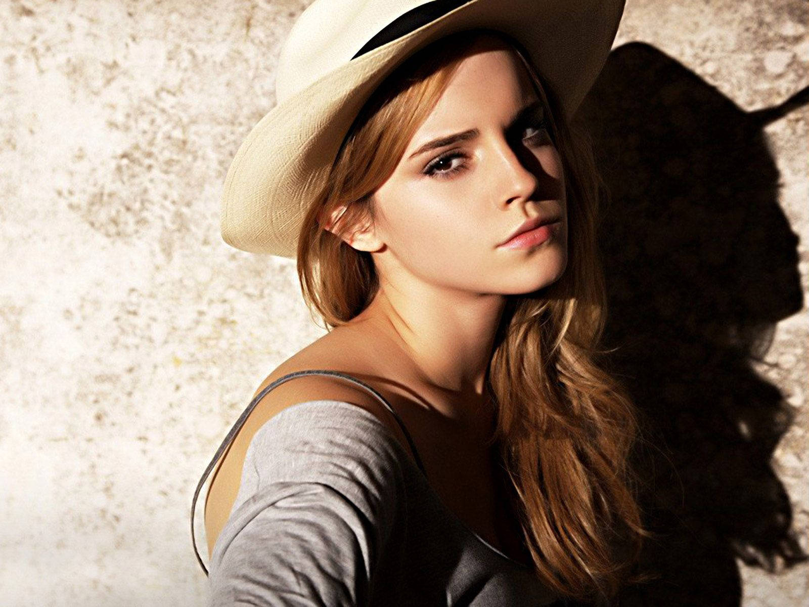 Emma Watson 1600X1200 wallpaper