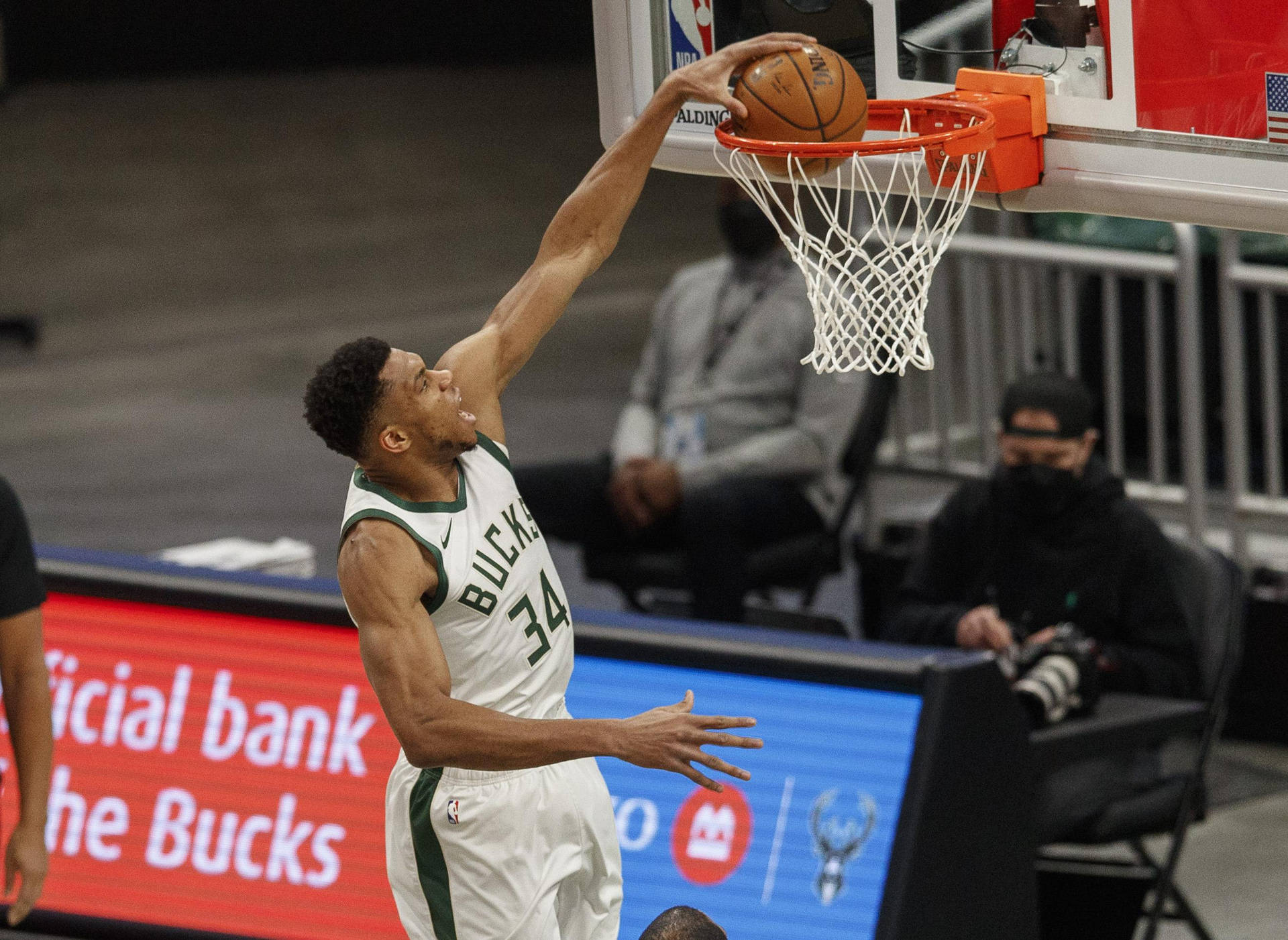 Giannis Antetokounmpo 2645X1931 Wallpaper and Background Image