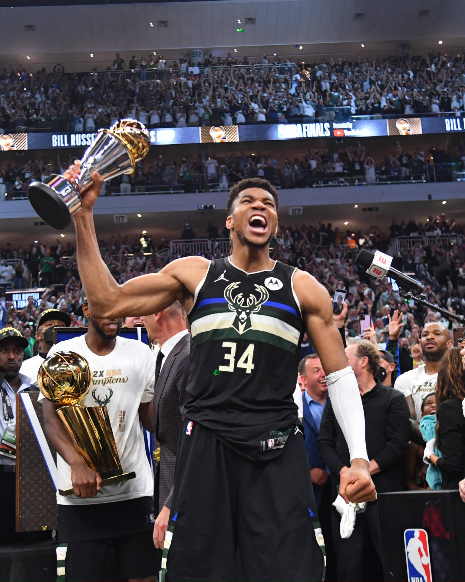 Giannis Antetokounmpo 2929X3661 Wallpaper and Background Image