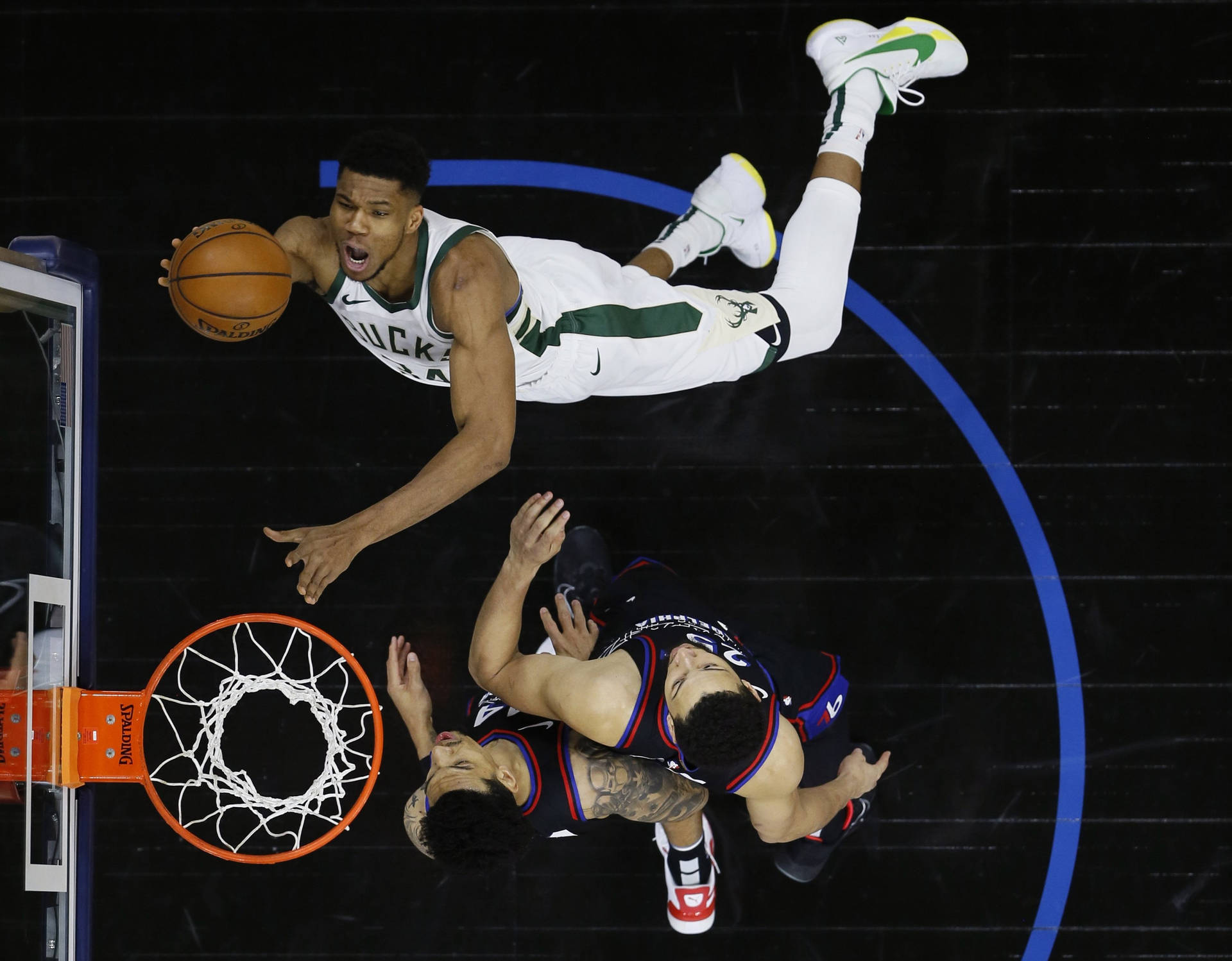 Giannis Antetokounmpo 3000X2341 Wallpaper and Background Image