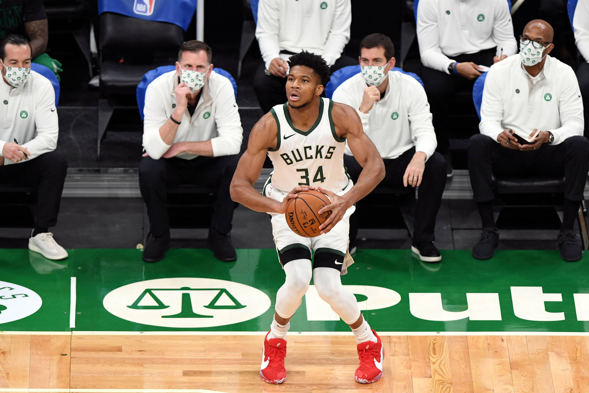 Giannis Antetokounmpo 3200X2134 Wallpaper and Background Image
