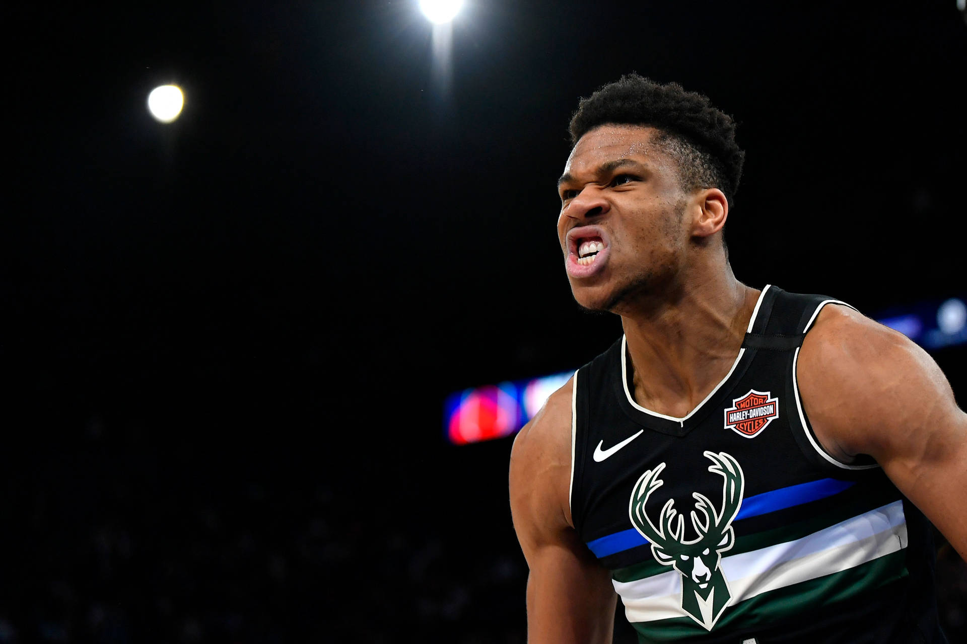 Giannis Antetokounmpo 3990X2661 Wallpaper and Background Image
