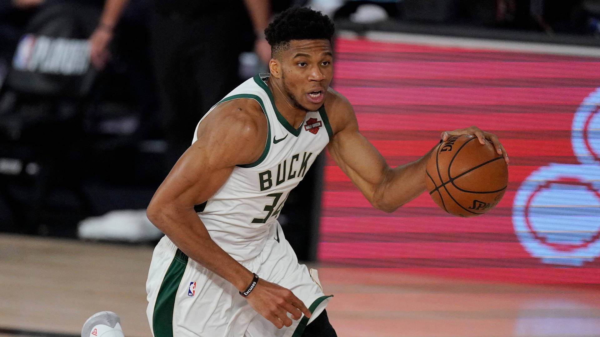 Giannis Antetokounmpo 4224X2376 Wallpaper and Background Image
