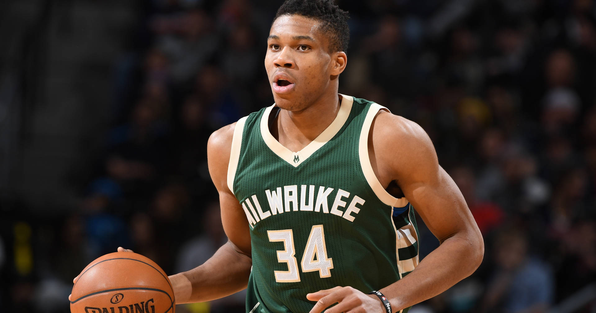 Giannis Antetokounmpo 4238X2225 Wallpaper and Background Image