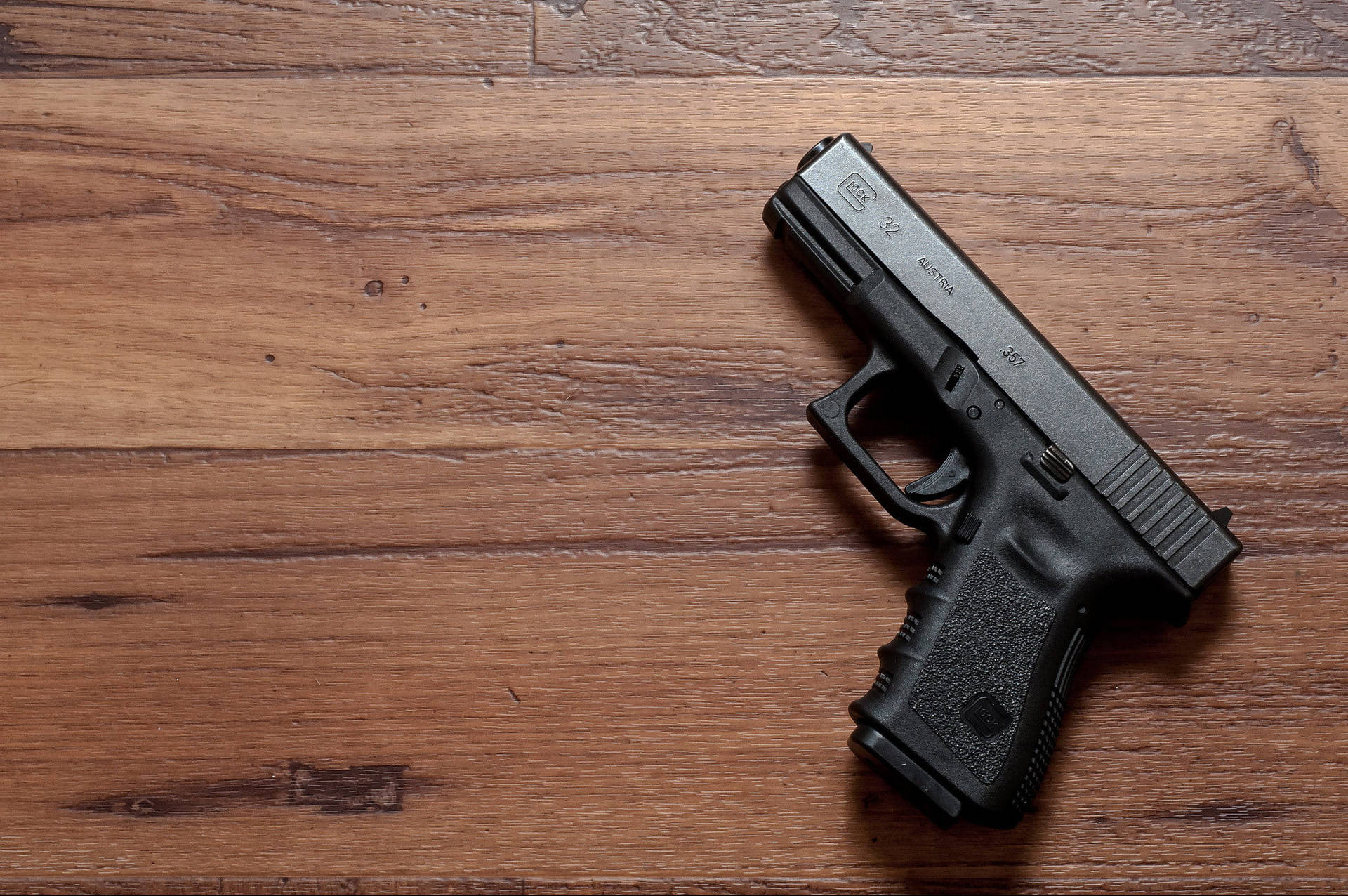 Glock 2048X1361 Wallpaper and Background Image