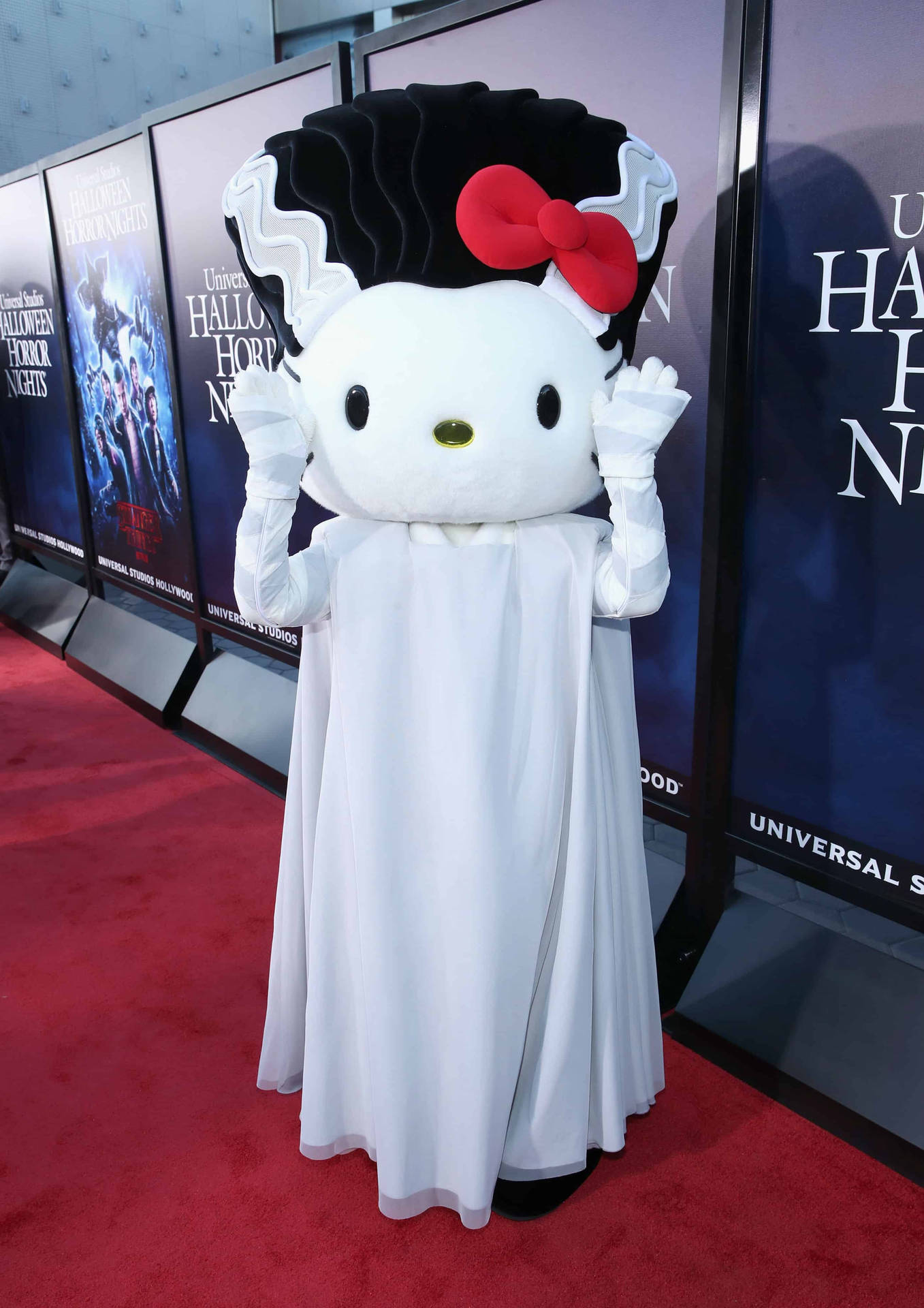2828X4000 Hello Kitty Halloween Wallpaper and Background