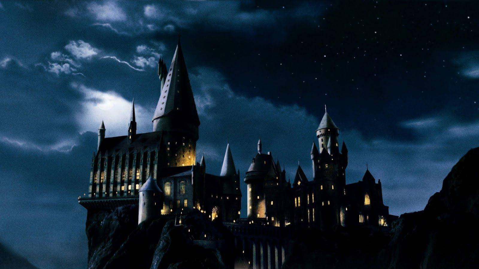 Hogwarts 1600X900 wallpaper