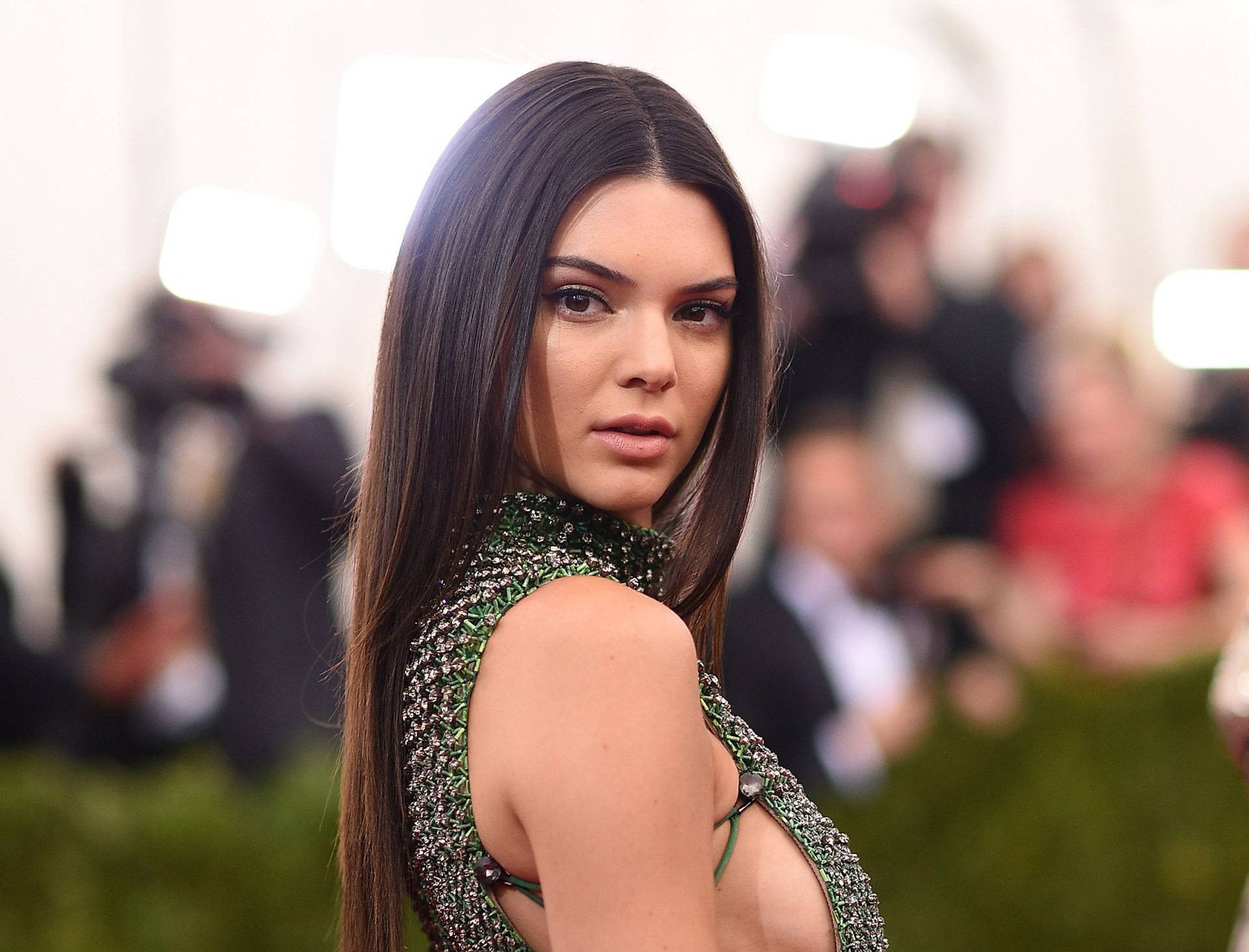 Kendall Jenner 2000X1524 Wallpaper and Background Image