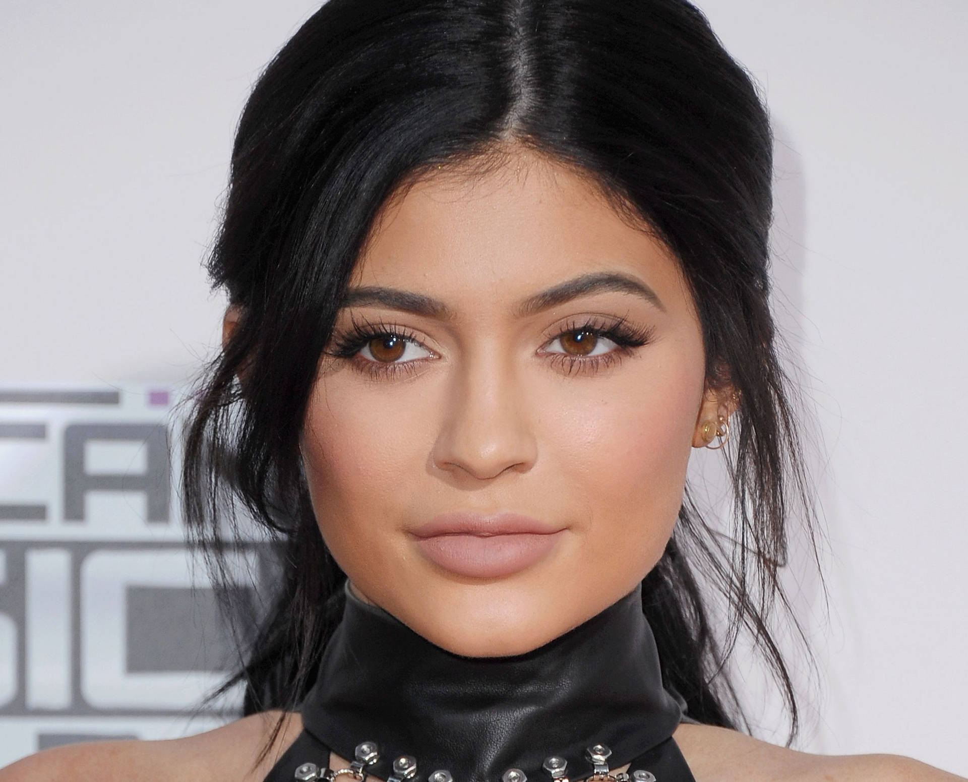 Kylie Jenner 2427X1960 Wallpaper and Background Image