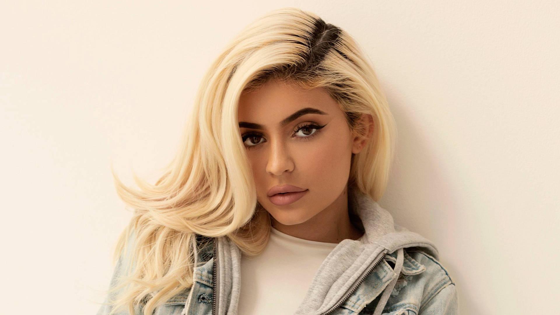 Kylie Jenner 3000X1688 Wallpaper and Background Image