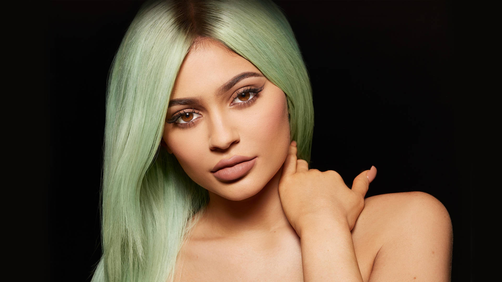 Kylie Jenner 5120X2880 Wallpaper and Background Image