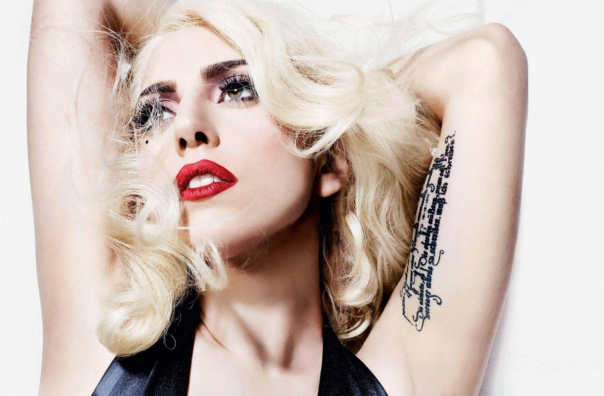 Lady Gaga 2000X1311 wallpaper