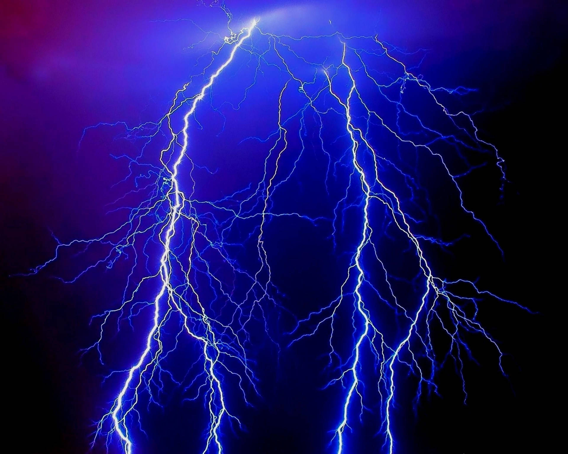Lightning 2560X2048 Wallpaper and Background Image