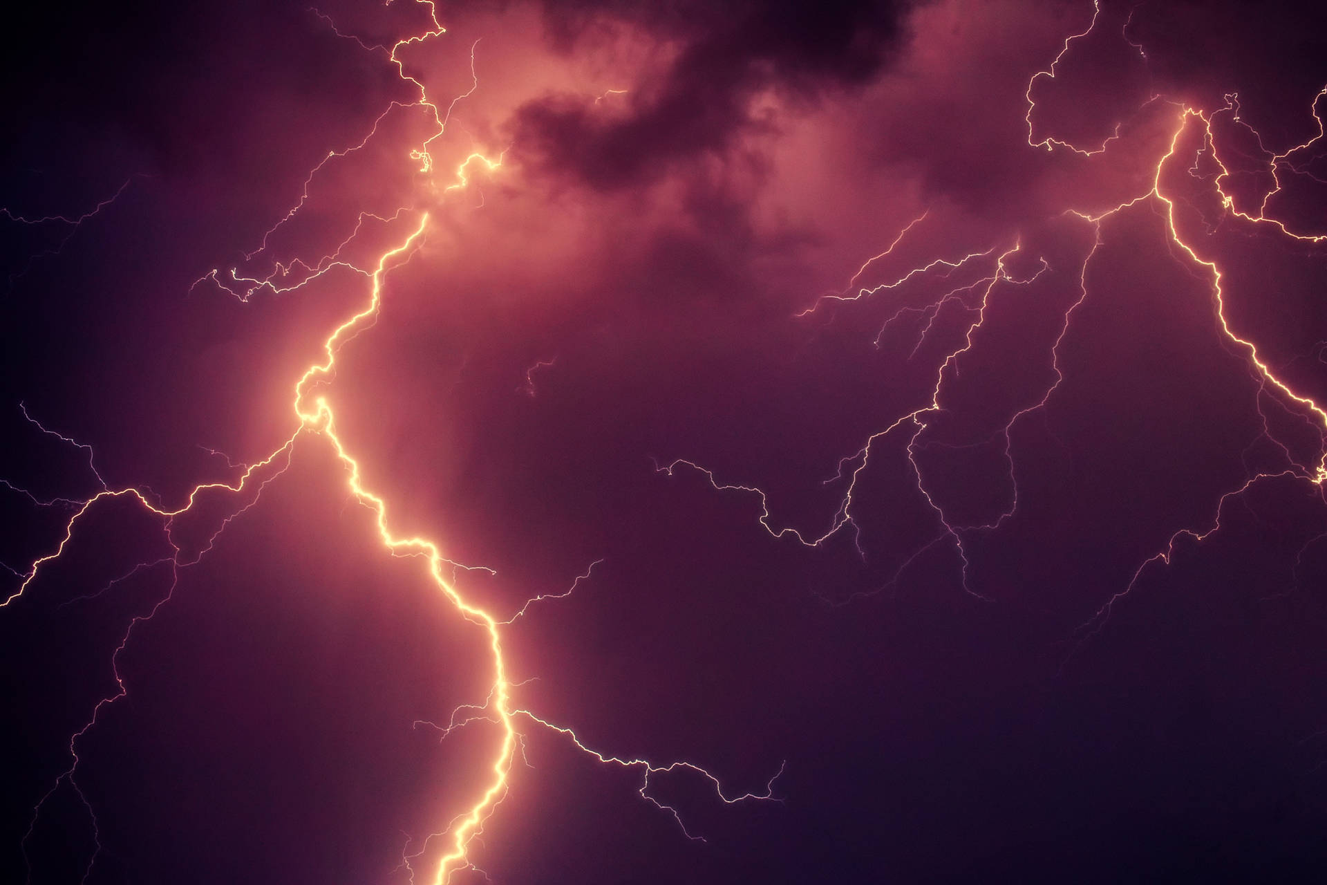 Lightning 2640X1760 Wallpaper and Background Image