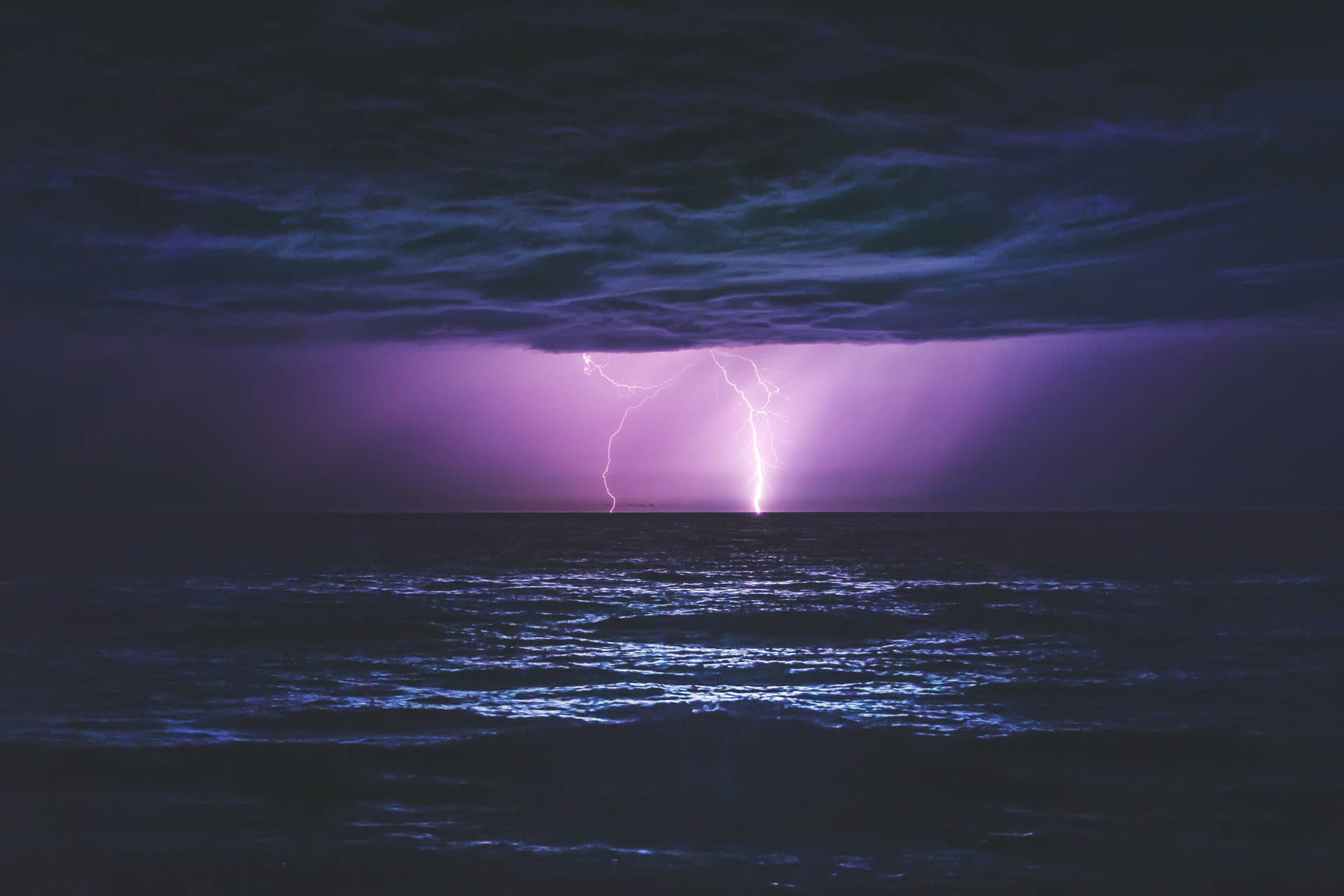 3924X2616 Lightning Wallpaper and Background
