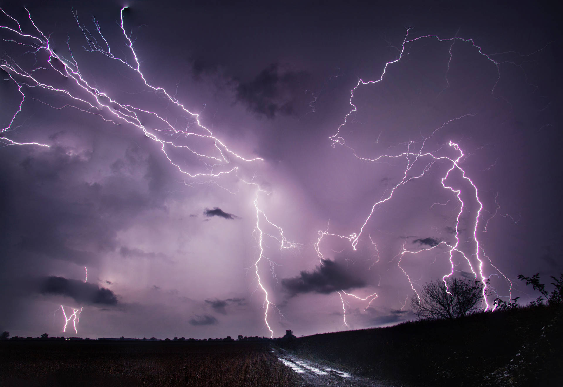 Lightning 5158X3545 Wallpaper and Background Image