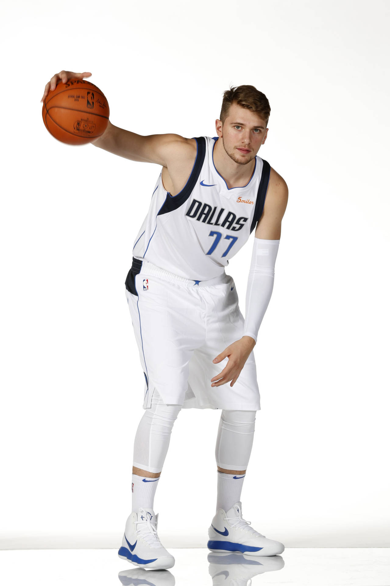 3290X4935 Luka Doncic Wallpaper and Background