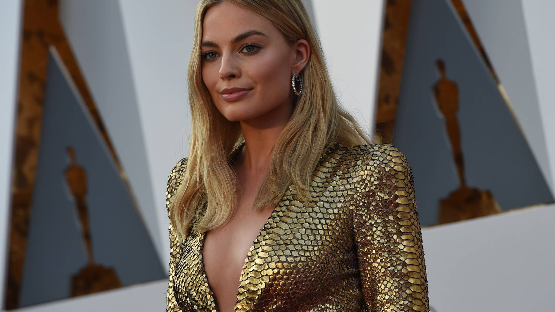 Margot Robbie 2560X1440 Wallpaper and Background Image
