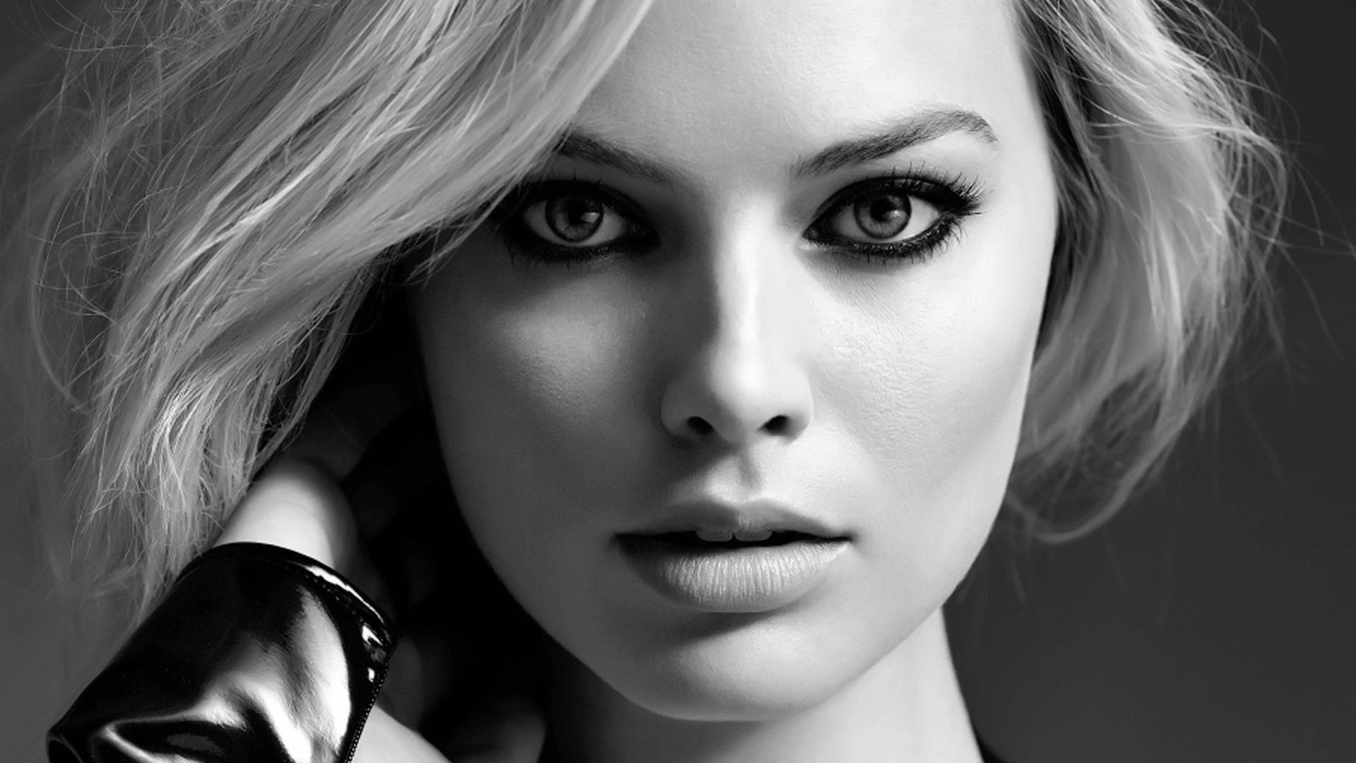 Margot Robbie 2560X1440 Wallpaper and Background Image