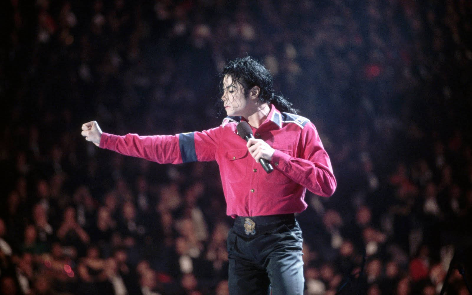 Michael Jackson 1600X1000 wallpaper