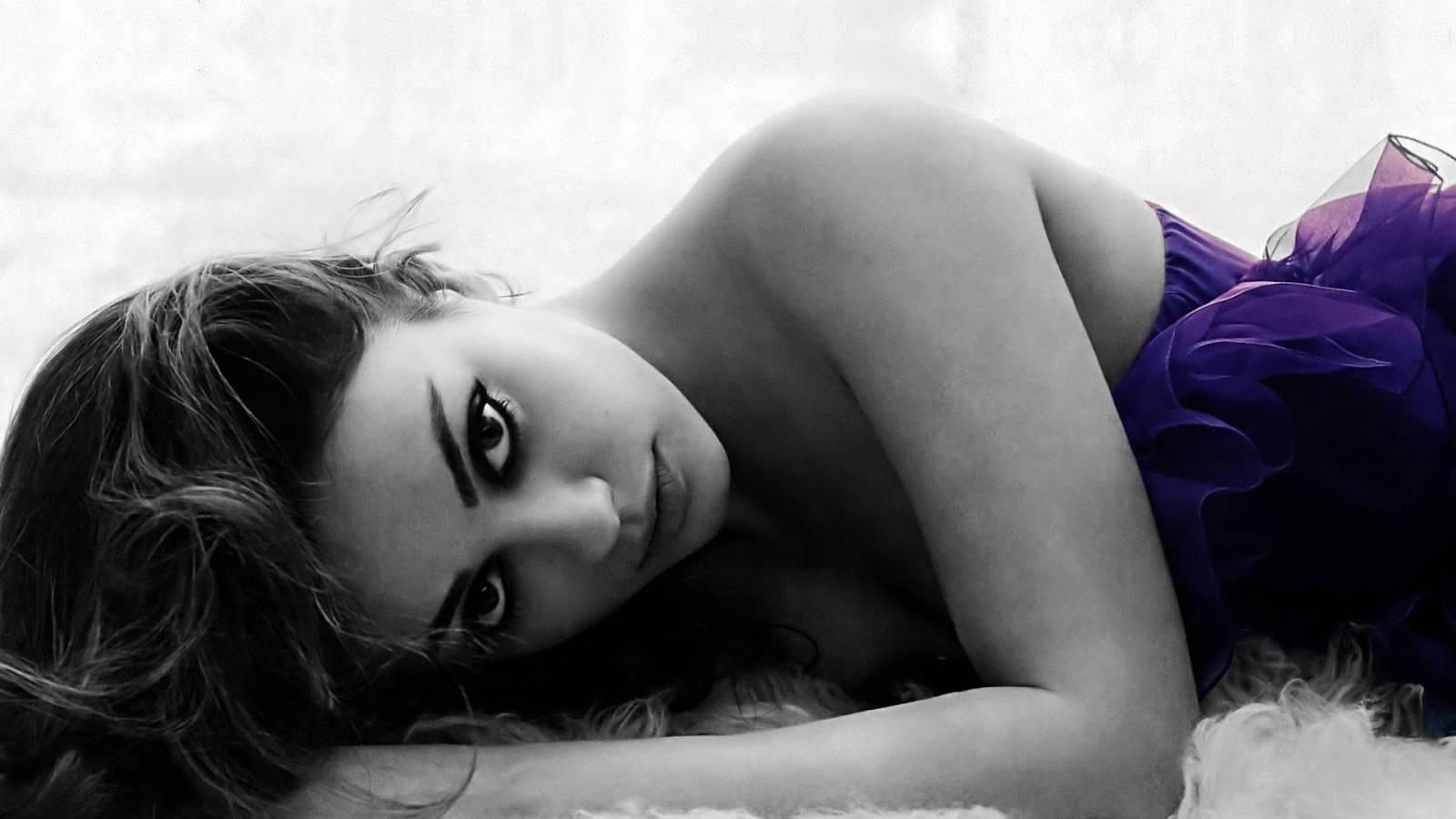 1600X900 Mila Kunis Wallpaper and Background