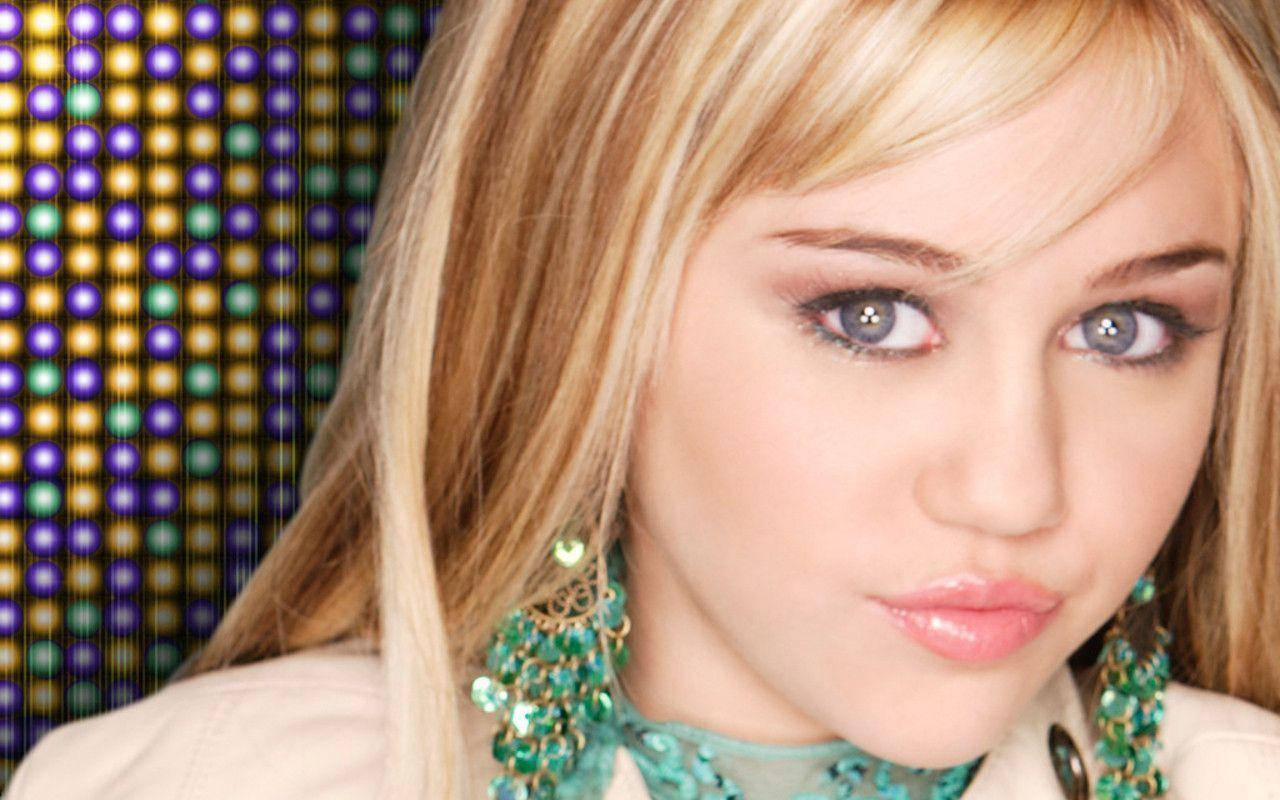 Miley Cyrus 1280X800 wallpaper